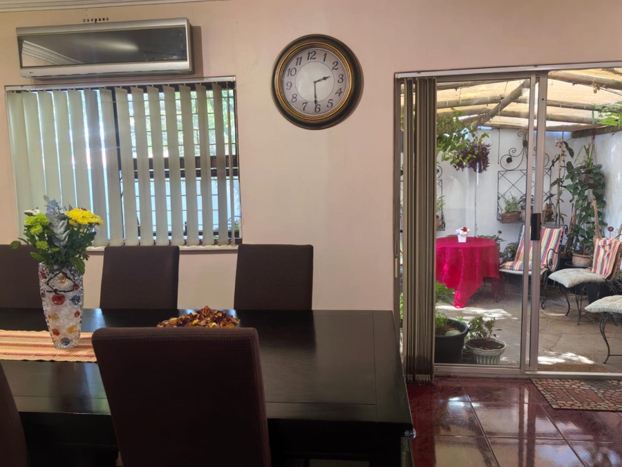 5 Bedroom Property for Sale in Peerless Park North Western Cape